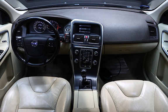 Volvo XC60 14 of 24