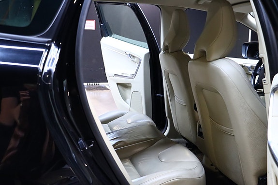 Volvo XC60 11 of 24