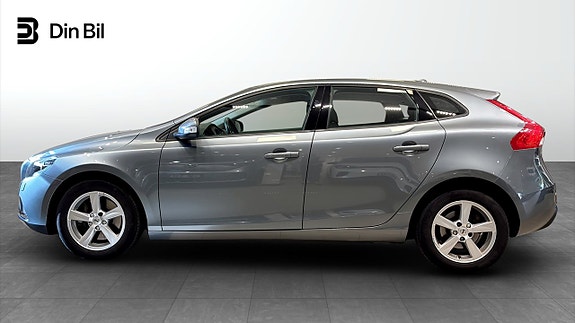 Volvo V40 2 of 12