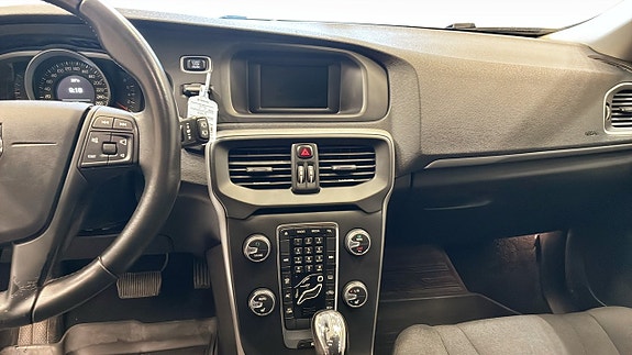 Volvo V40 9 of 12