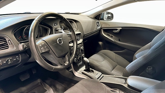 Volvo V40 7 of 12