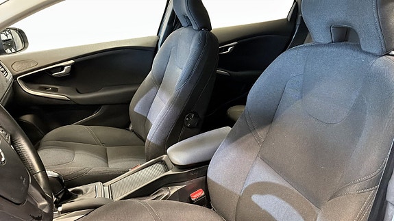 Volvo V40 8 of 12
