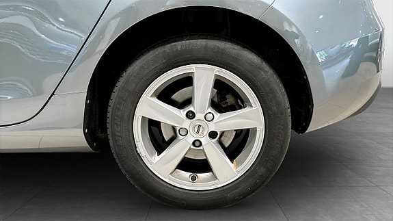 Volvo V40 6 of 12