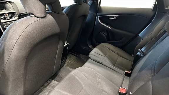 Volvo V40 11 of 12