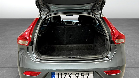 Volvo V40 12 of 12