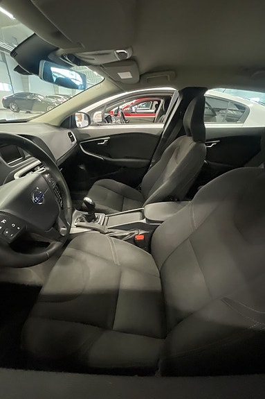 Volvo V40 9 of 9