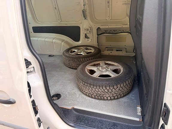 Volkswagen Caddy Maxi 13 of 21
