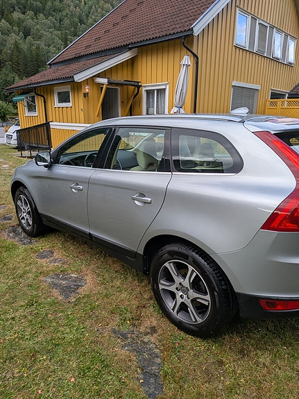 Volvo XC60 3 of 30