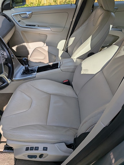 Volvo XC60 13 of 30
