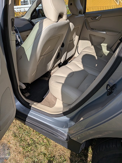 Volvo XC60 10 of 30