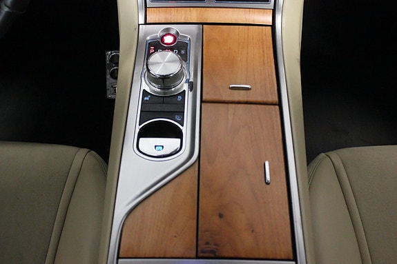 Jaguar XF 16 of 22