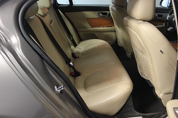 Jaguar XF 10 of 22