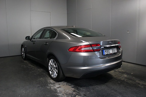 Jaguar XF 3 of 22