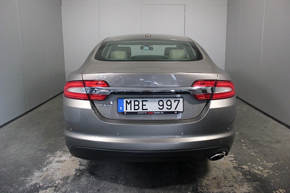 Jaguar XF 6 of 22
