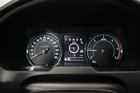 Jaguar XF 13 of 22