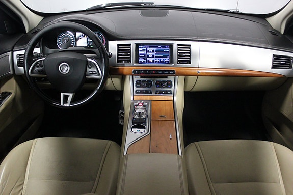 Jaguar XF 11 of 22