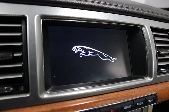 Jaguar XF 17 of 22