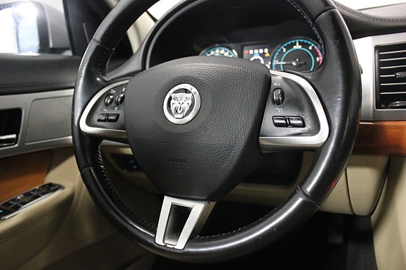 Jaguar XF 14 of 22