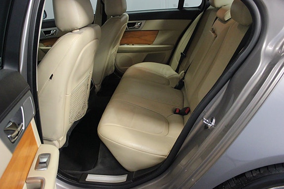 Jaguar XF 9 of 22