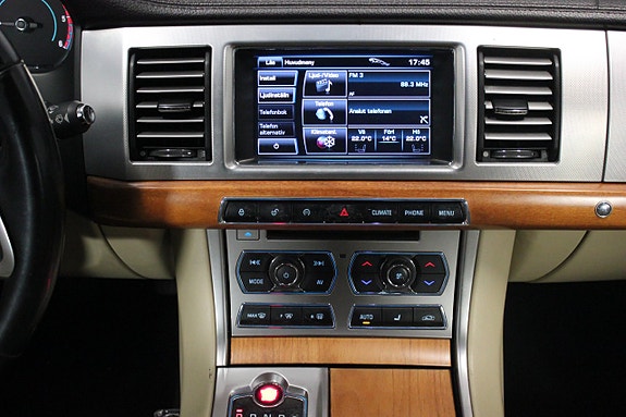 Jaguar XF 15 of 22