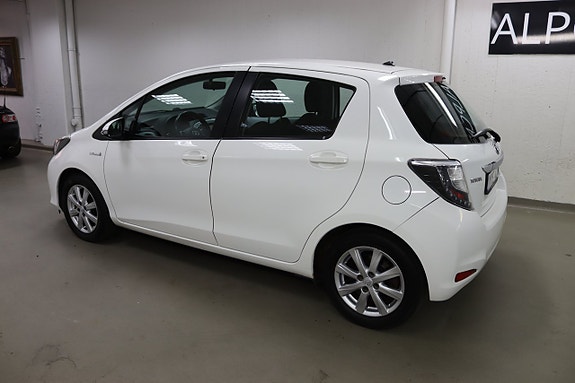 Toyota Yaris 7 of 21