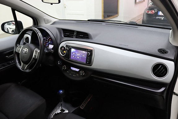 Toyota Yaris 12 of 21