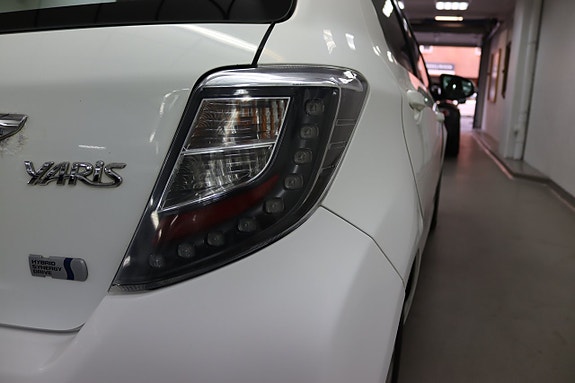 Toyota Yaris 8 of 21