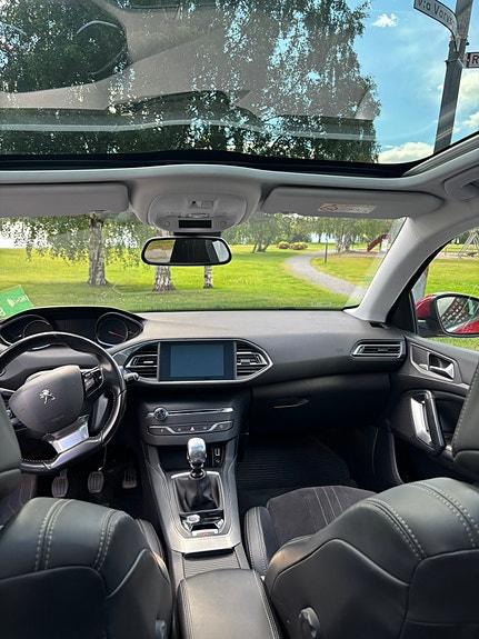 Peugeot 308 4 of 5