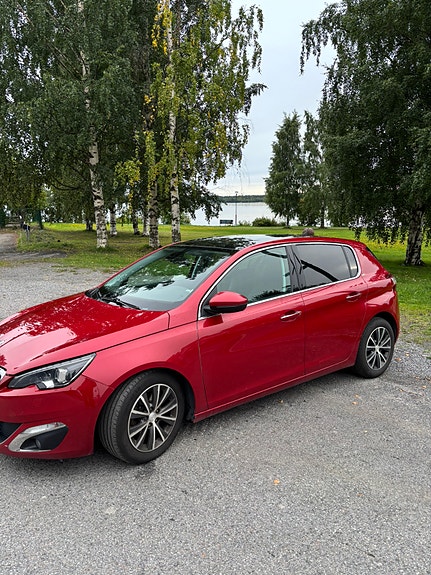 Peugeot 308 2 of 5