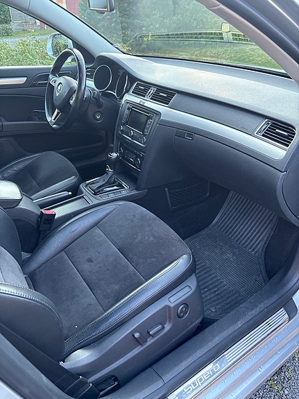 Skoda Superb 2 of 7