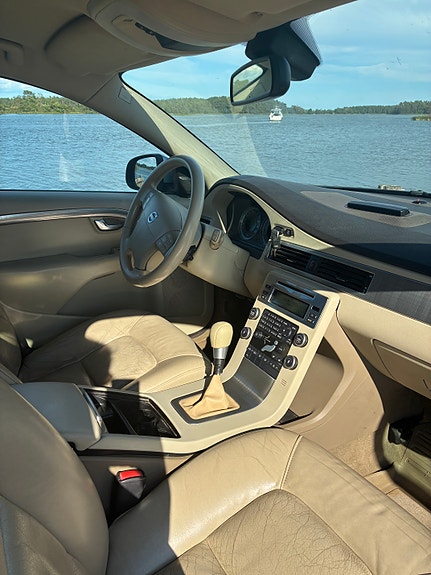 Volvo V70 3 of 3
