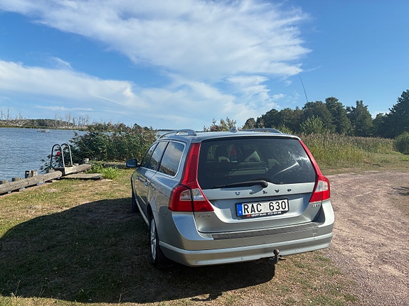 Volvo V70 2 of 3
