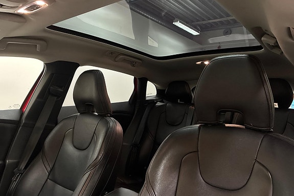 Volvo V40 Cross Country 18 of 26
