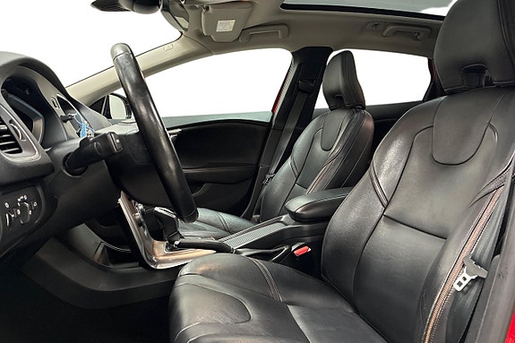 Volvo V40 Cross Country 13 of 26