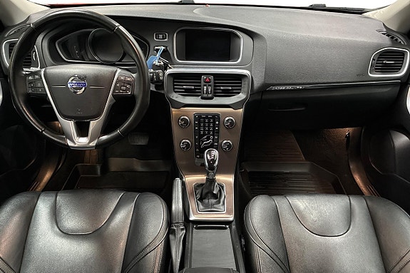 Volvo V40 Cross Country 12 of 26