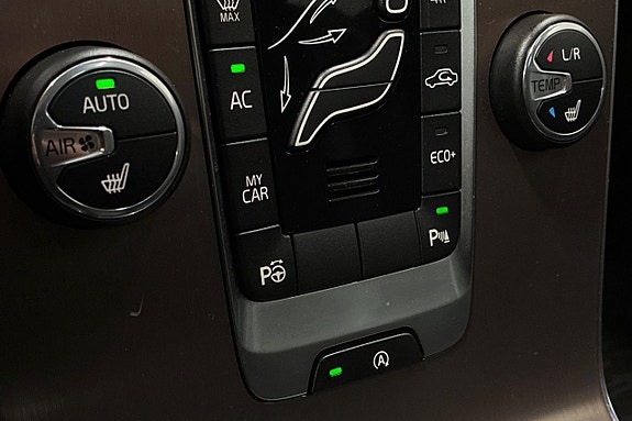 Volvo V40 Cross Country 24 of 26