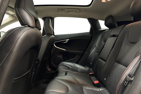 Volvo V40 Cross Country 14 of 26