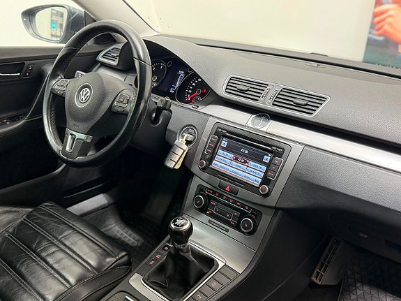 Volkswagen Passat 2 of 20