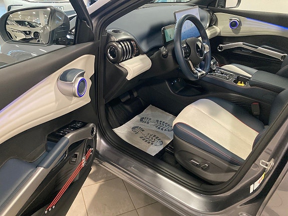 BYD Atto 3 7 of 11