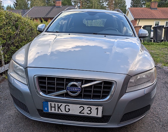 Volvo V70 3 of 9