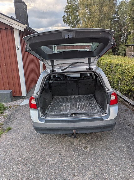 Volvo V70 2 of 9