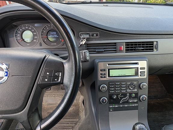 Volvo V70 7 of 9