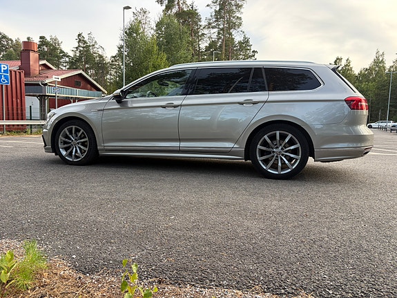 Volkswagen Passat 2 of 11