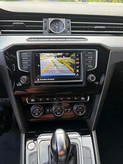 Volkswagen Passat 10 of 11
