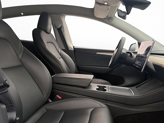 Tesla Model Y 30 of 30
