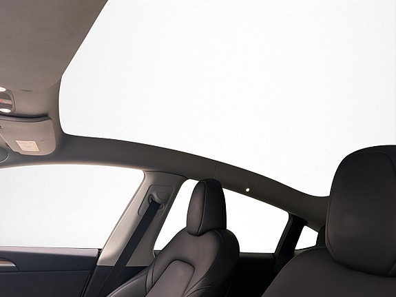 Tesla Model Y 14 of 30