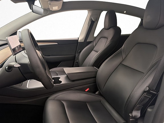 Tesla Model Y 13 of 30