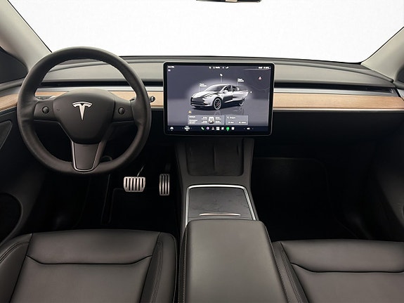 Tesla Model Y 15 of 30