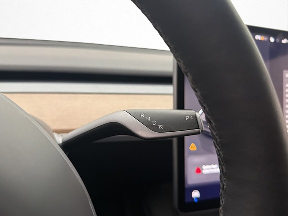 Tesla Model Y 19 of 30