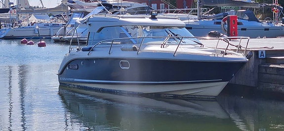 Aquador 23 ht-2005 VolvoPenta Kad 32-2005 2 of 10